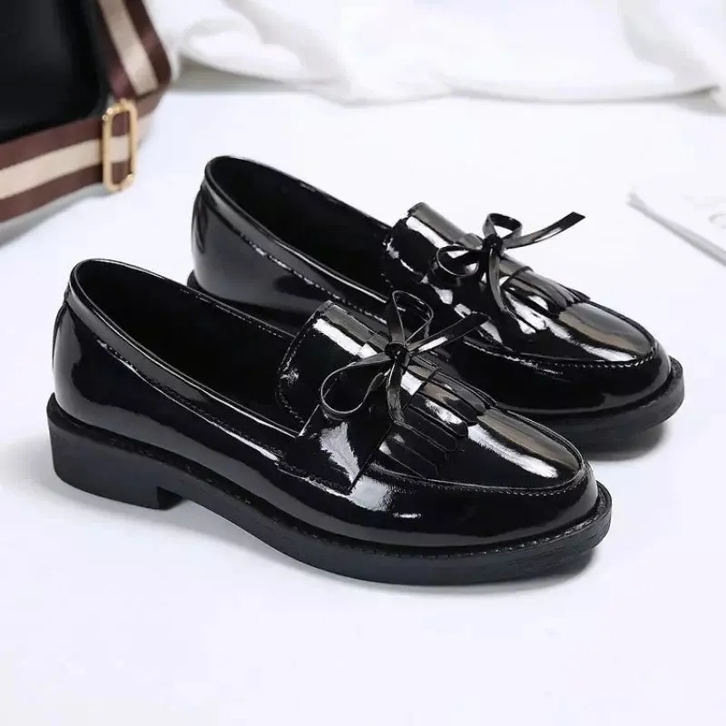 Black leather moccasin for women