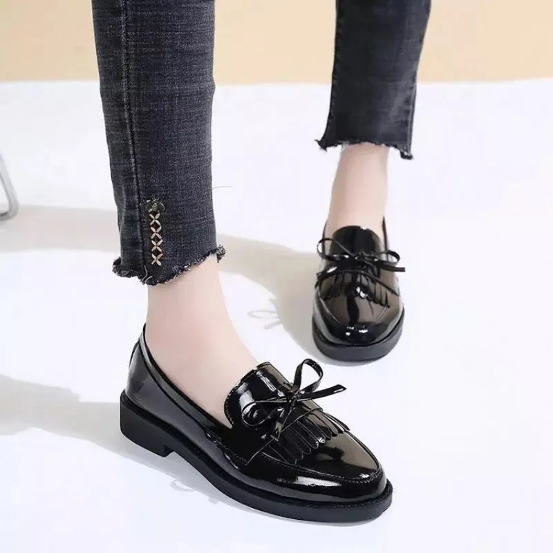 Black leather moccasin for women
