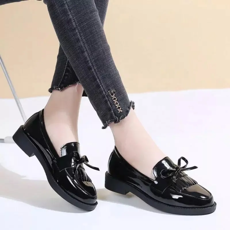 Black leather moccasin for women