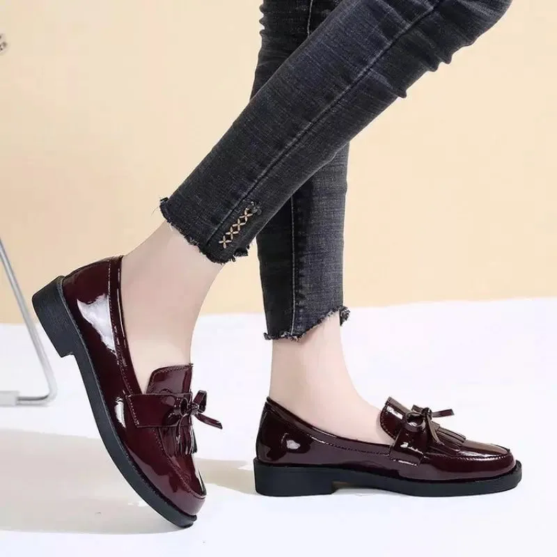 Black leather moccasin for women