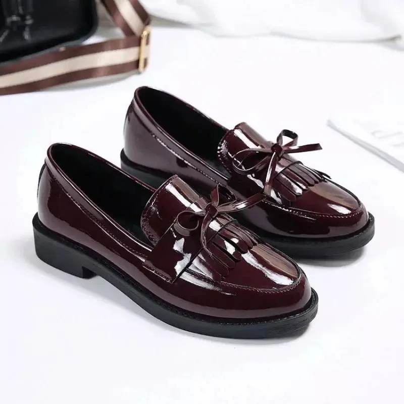 Black leather moccasin for women