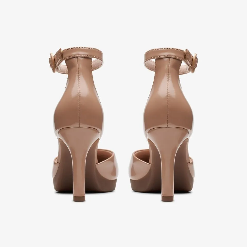 Clarks Women's Ambyr2 Cove Warm Beige