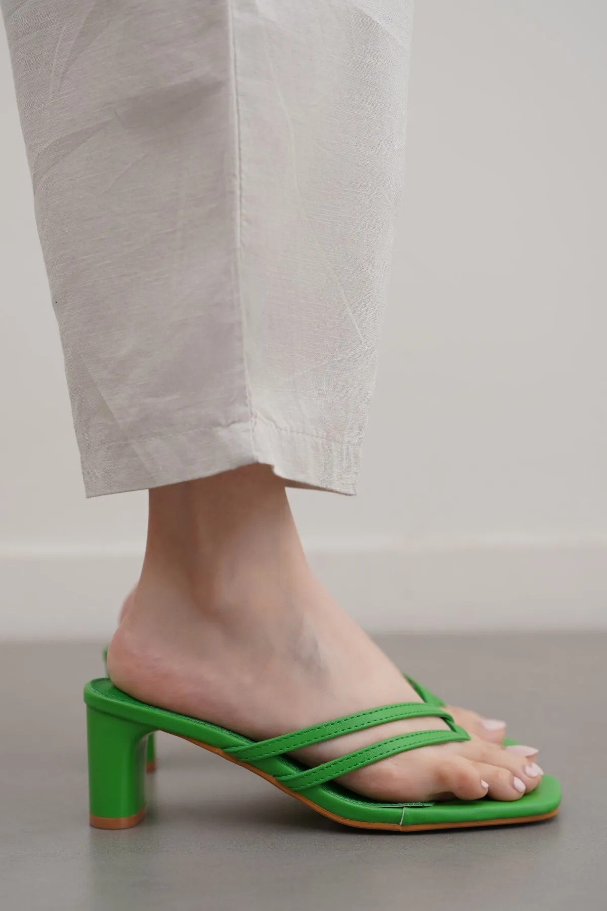 EDITORIAL BLOCK HEELS