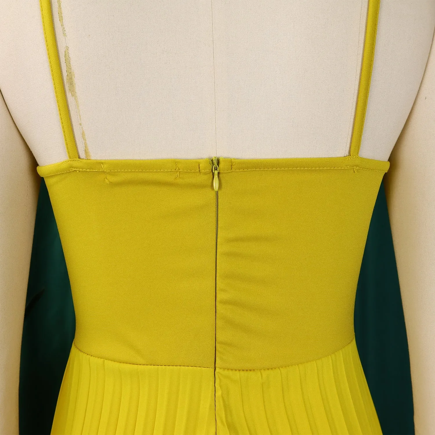 Elegant Halter Neck Flower Detail Wide-Leg Plus-Size Jumpsuit for Summer Sophistication
