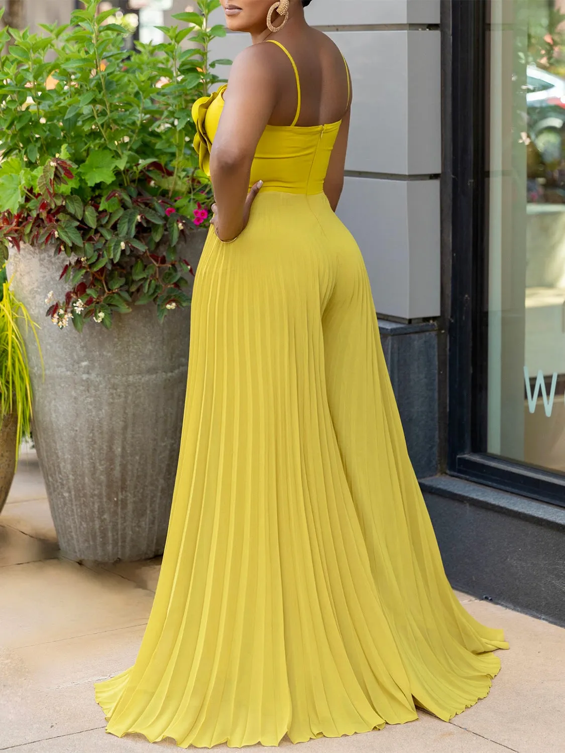 Elegant Halter Neck Flower Detail Wide-Leg Plus-Size Jumpsuit for Summer Sophistication