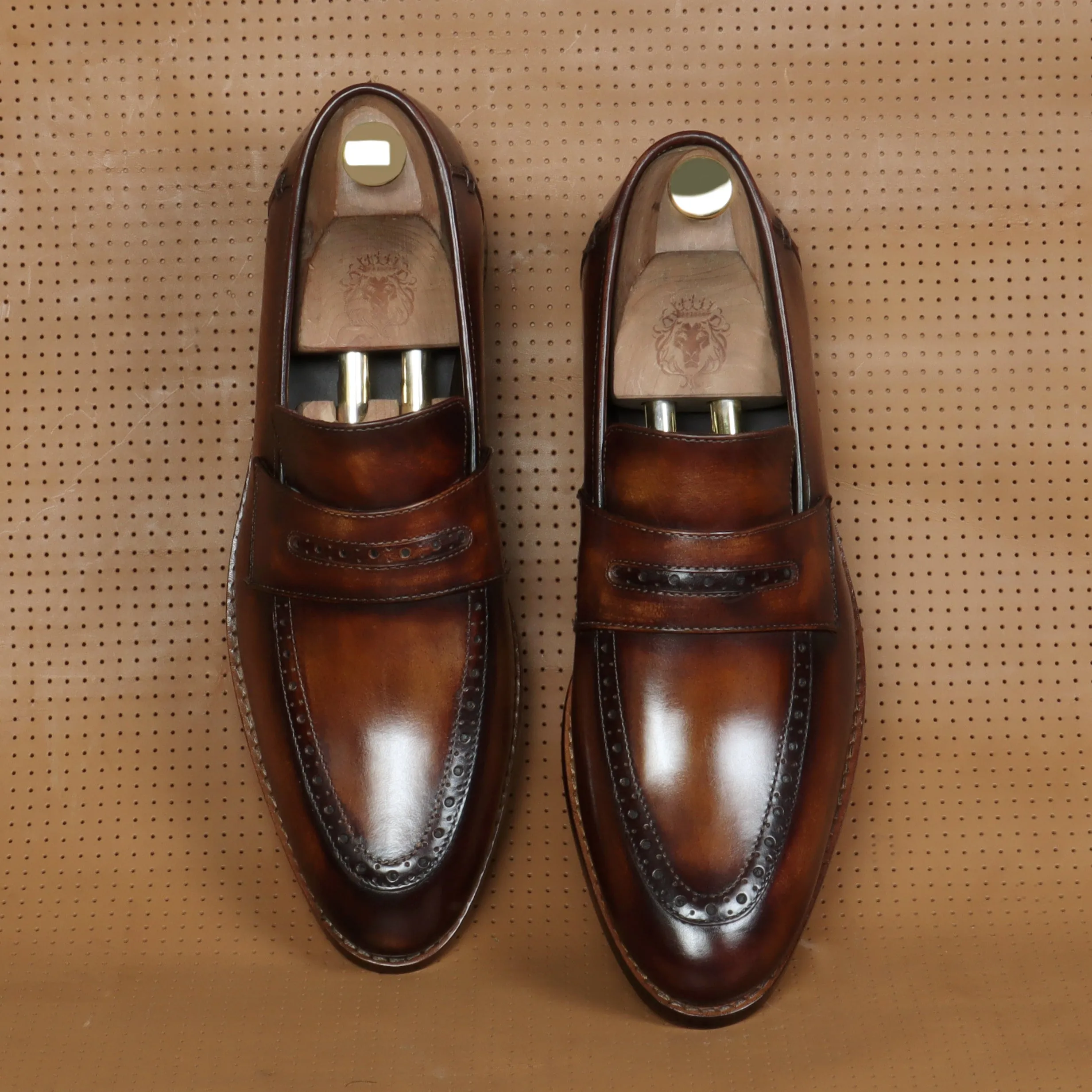 Patina Finish Leather Loafer with Brush Stroke Punching Apron Toe