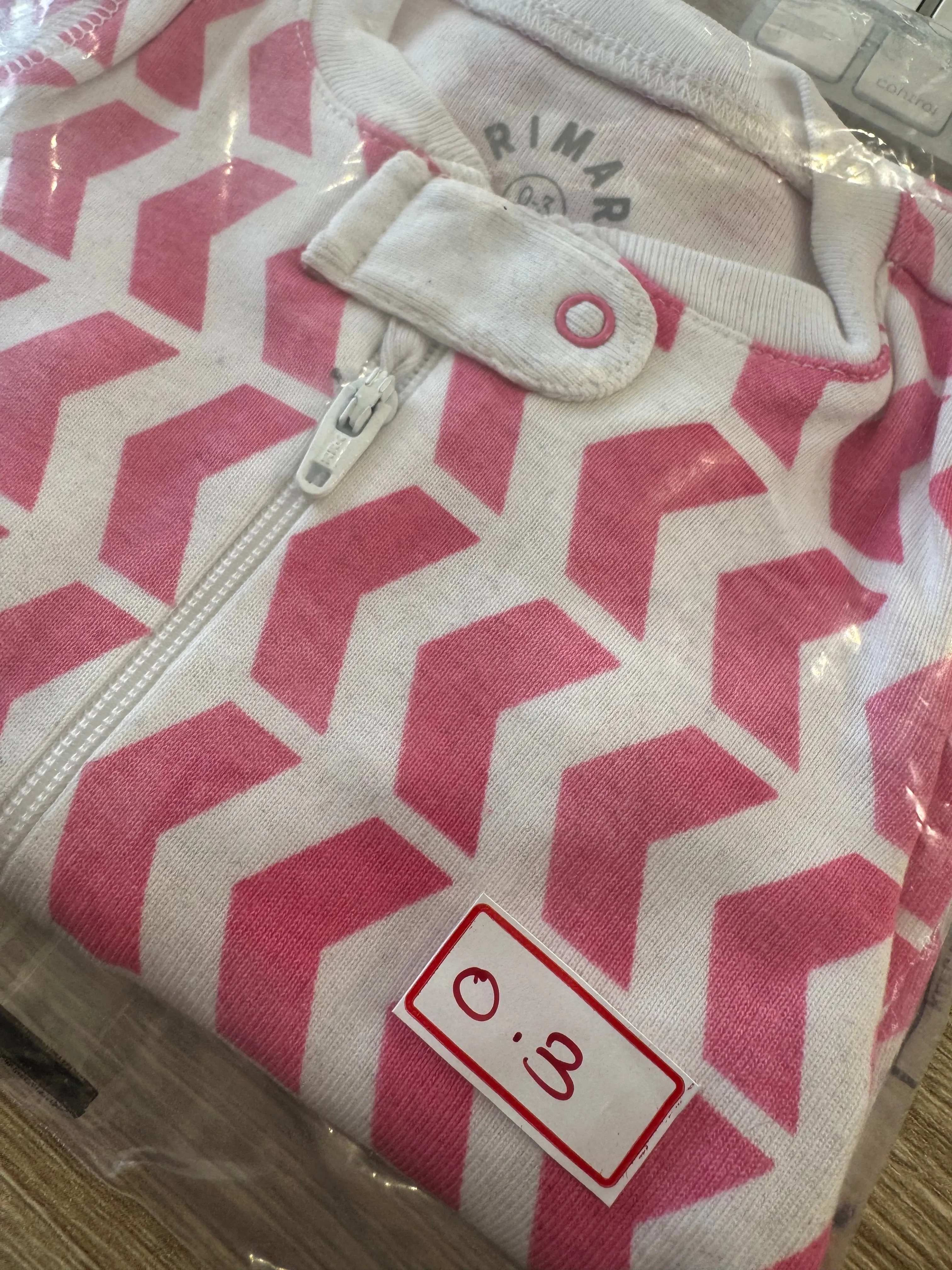 Primary Organic Sleepsuit - Pink Chevron (new) 0-3m, 9-12m, 12-18m bnwt