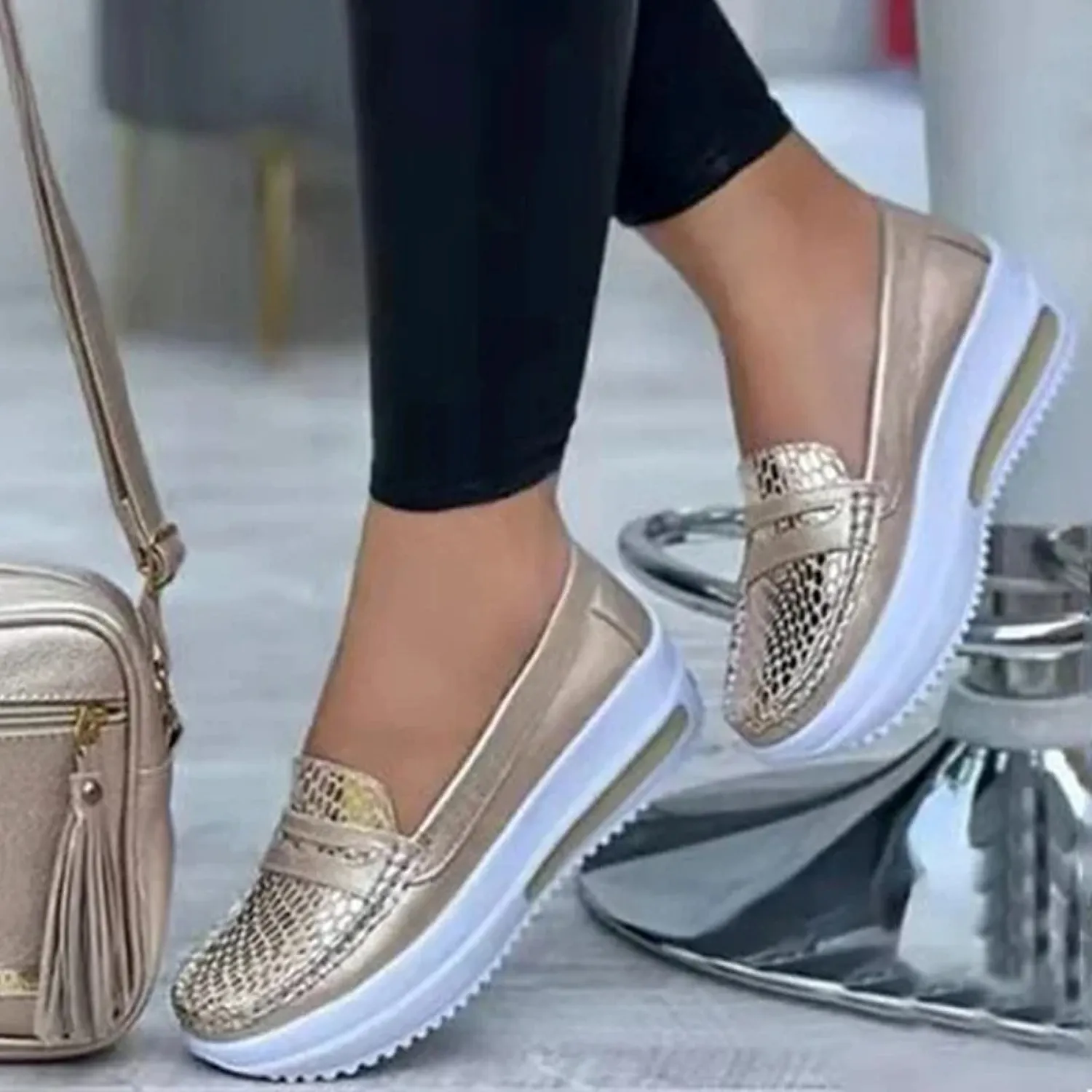 Schlangenleder-Loafer für Damen von WolffMode – glänzend