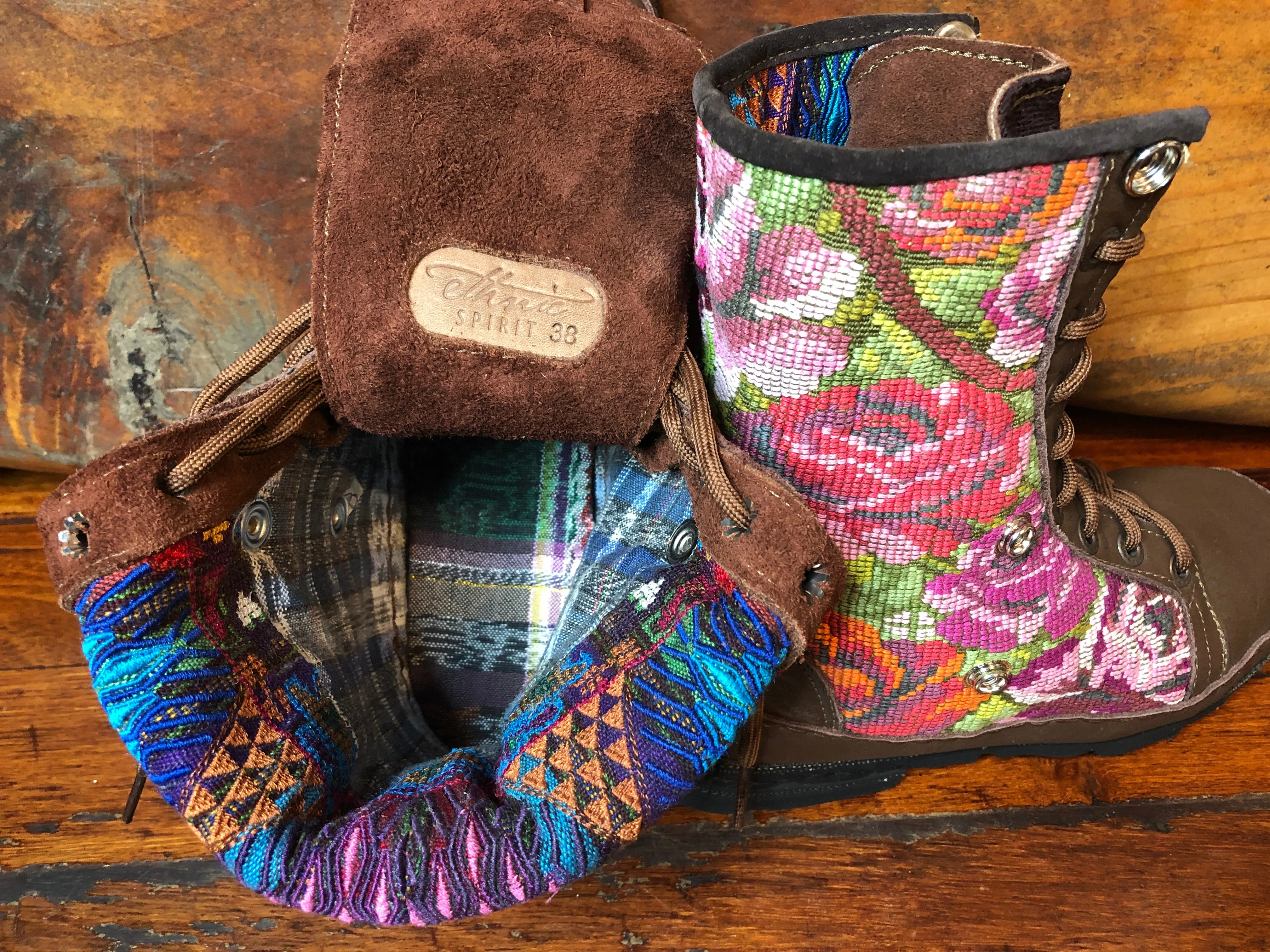 Size 38 Deluxe Desert Boots - Classic Rose Garden