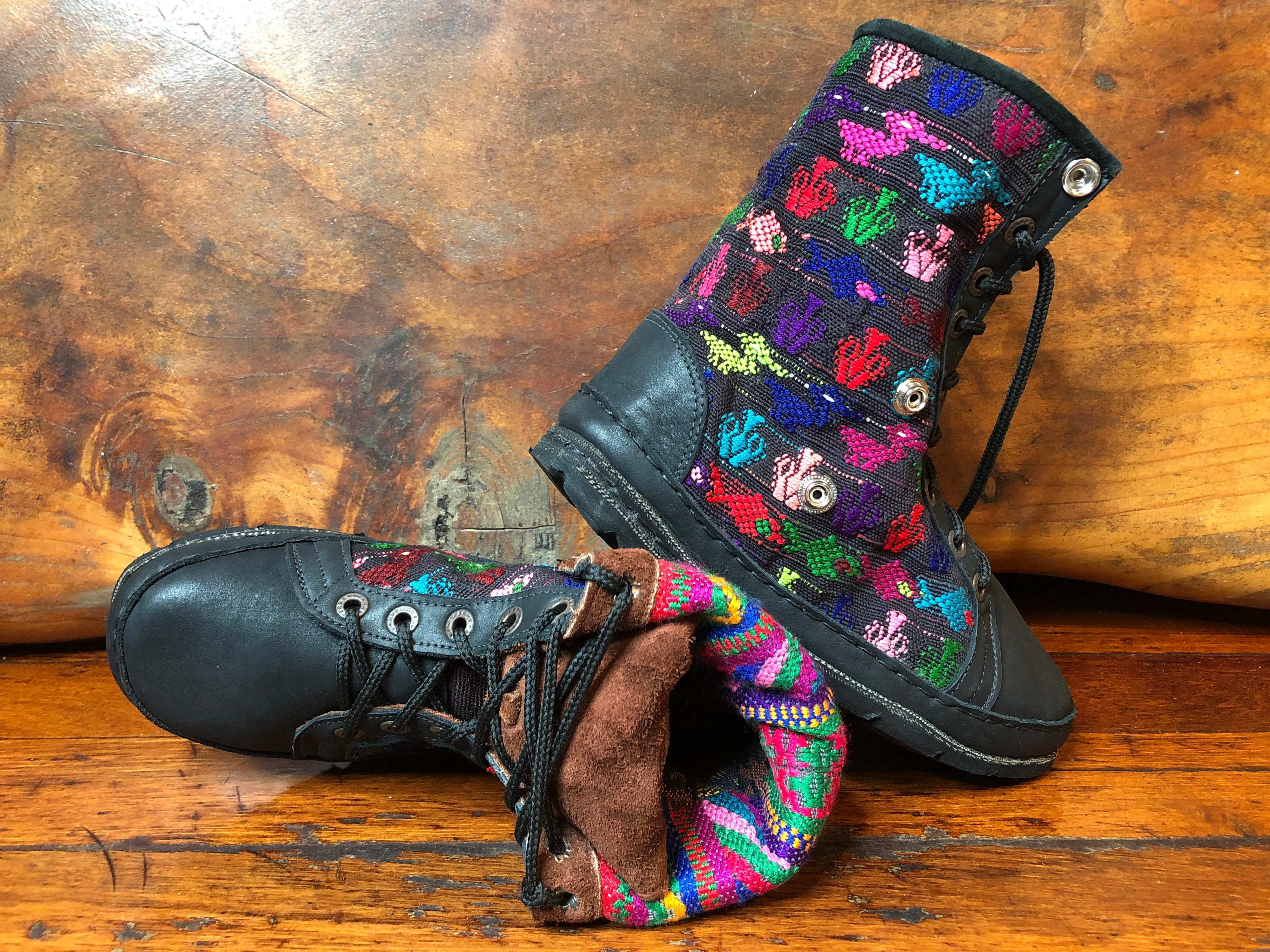 Size 39 Deluxe Desert Boots - Rainbow Animals on Black