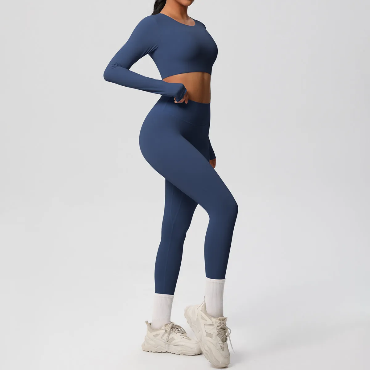 Sleek Long-Sleeve Yoga and Fitness Two-Piece Set for Active Comfort