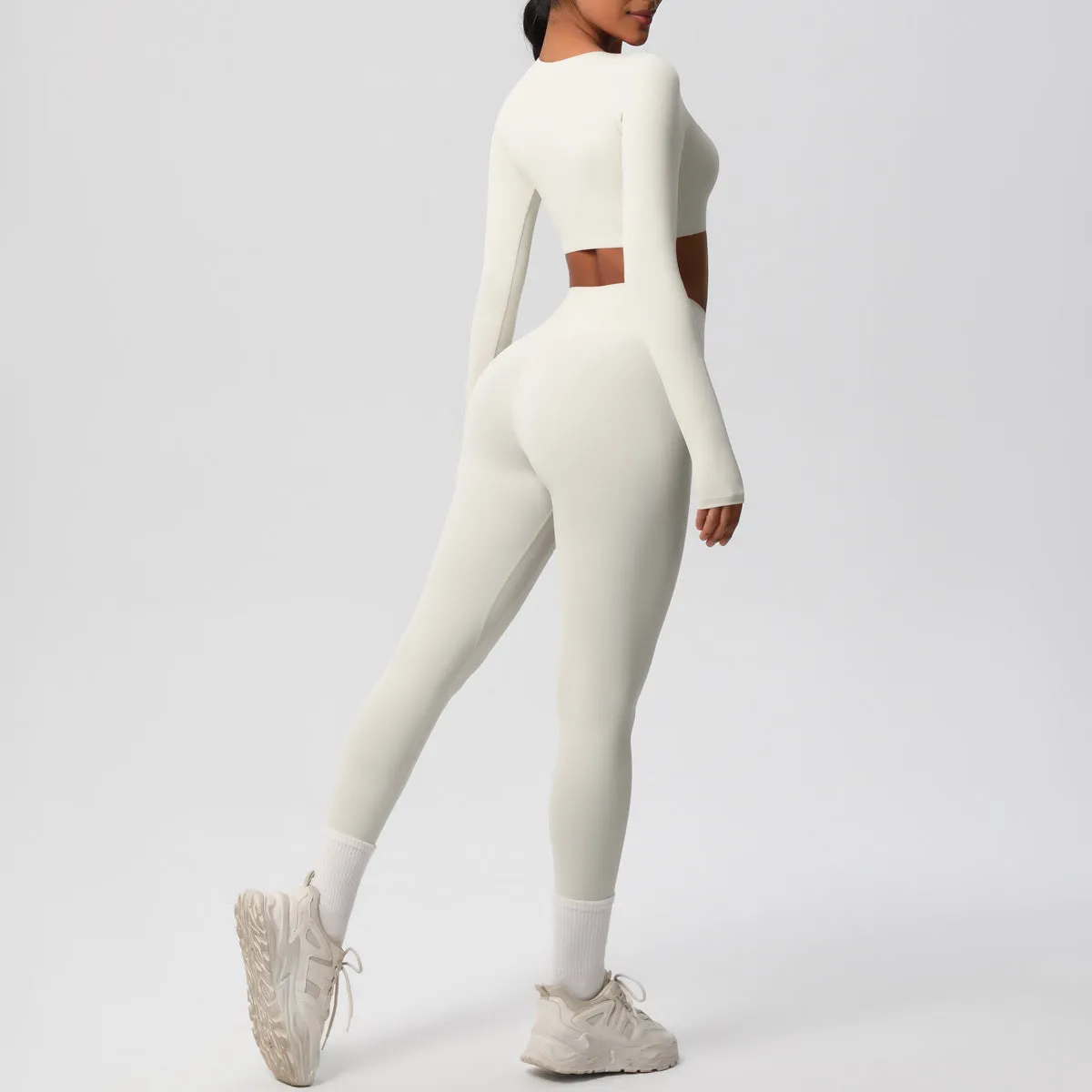 Sleek Long-Sleeve Yoga and Fitness Two-Piece Set for Active Comfort