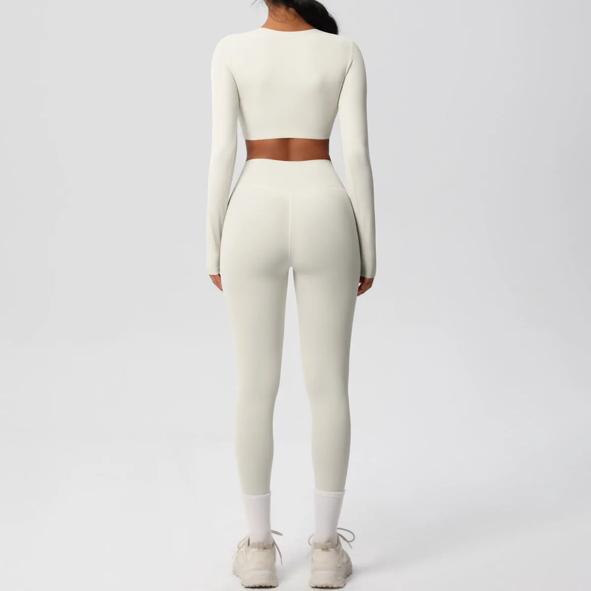 Sleek Long-Sleeve Yoga and Fitness Two-Piece Set for Active Comfort
