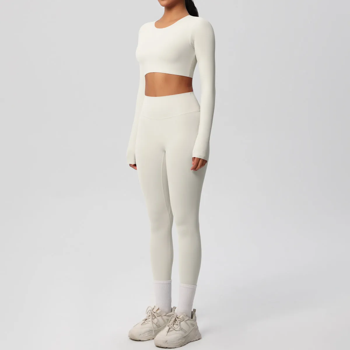 Sleek Long-Sleeve Yoga and Fitness Two-Piece Set for Active Comfort