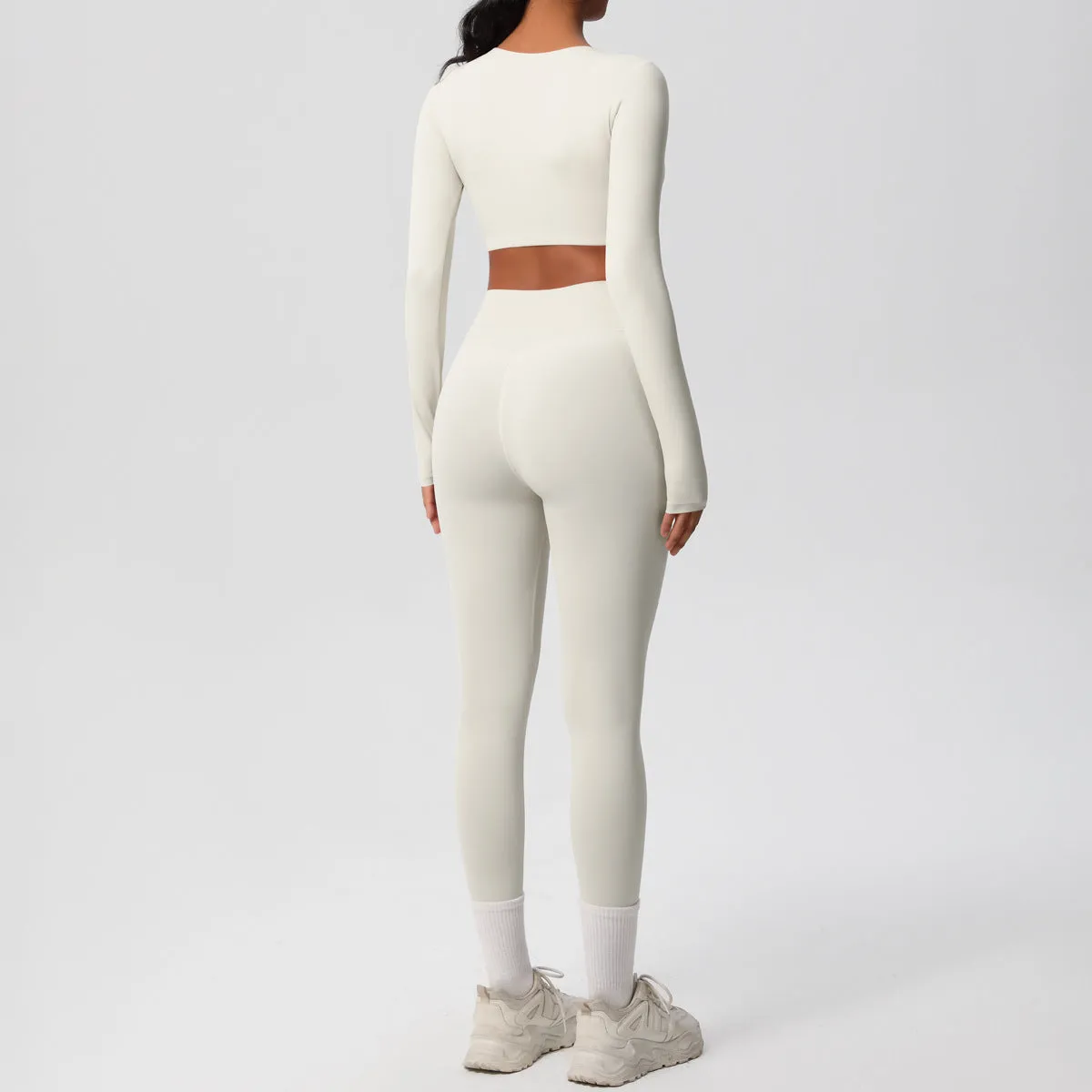 Sleek Long-Sleeve Yoga and Fitness Two-Piece Set for Active Comfort