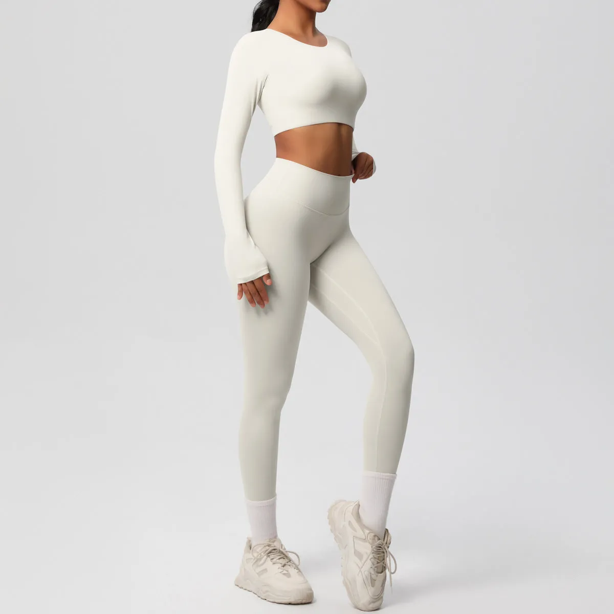 Sleek Long-Sleeve Yoga and Fitness Two-Piece Set for Active Comfort