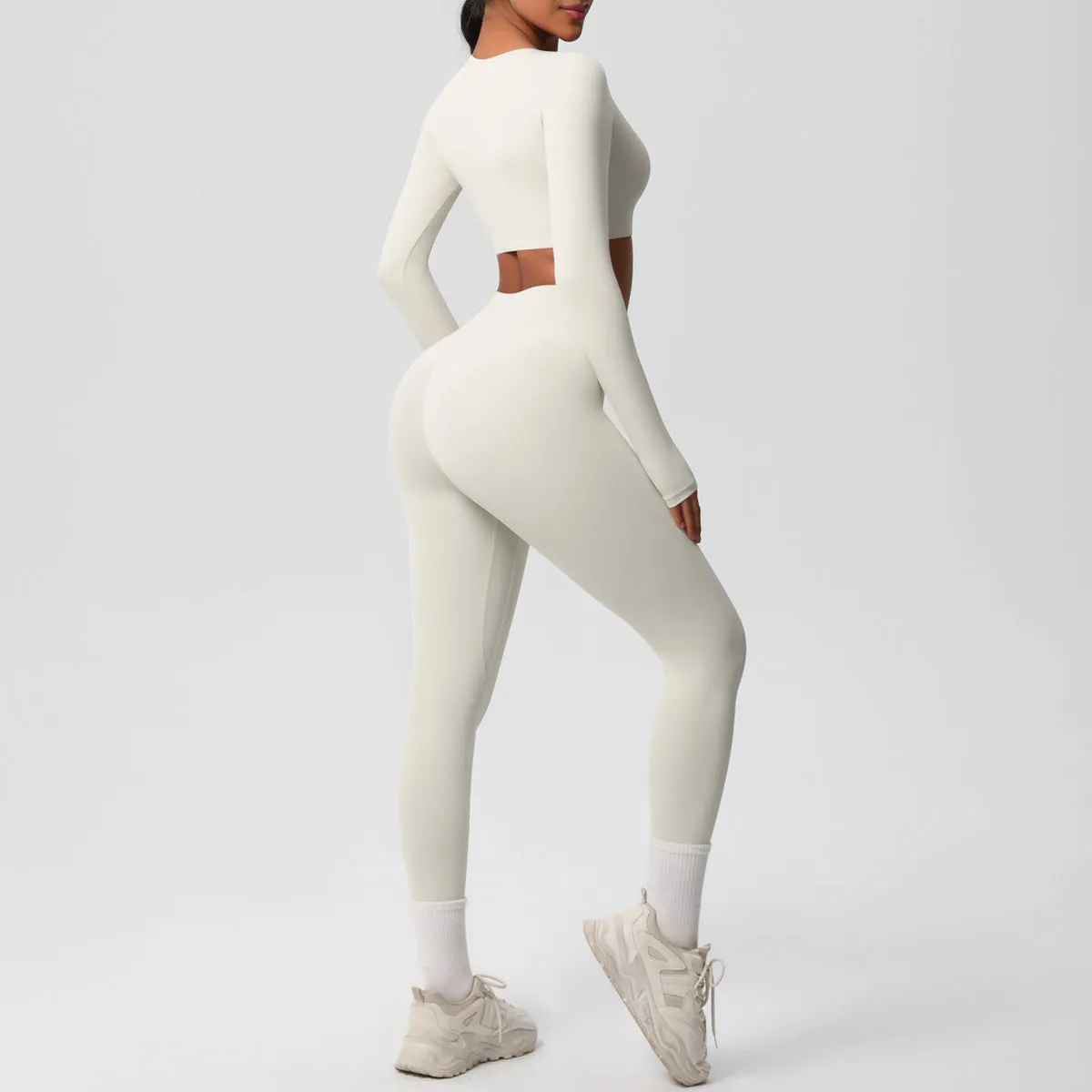 Sleek Long-Sleeve Yoga and Fitness Two-Piece Set for Active Comfort
