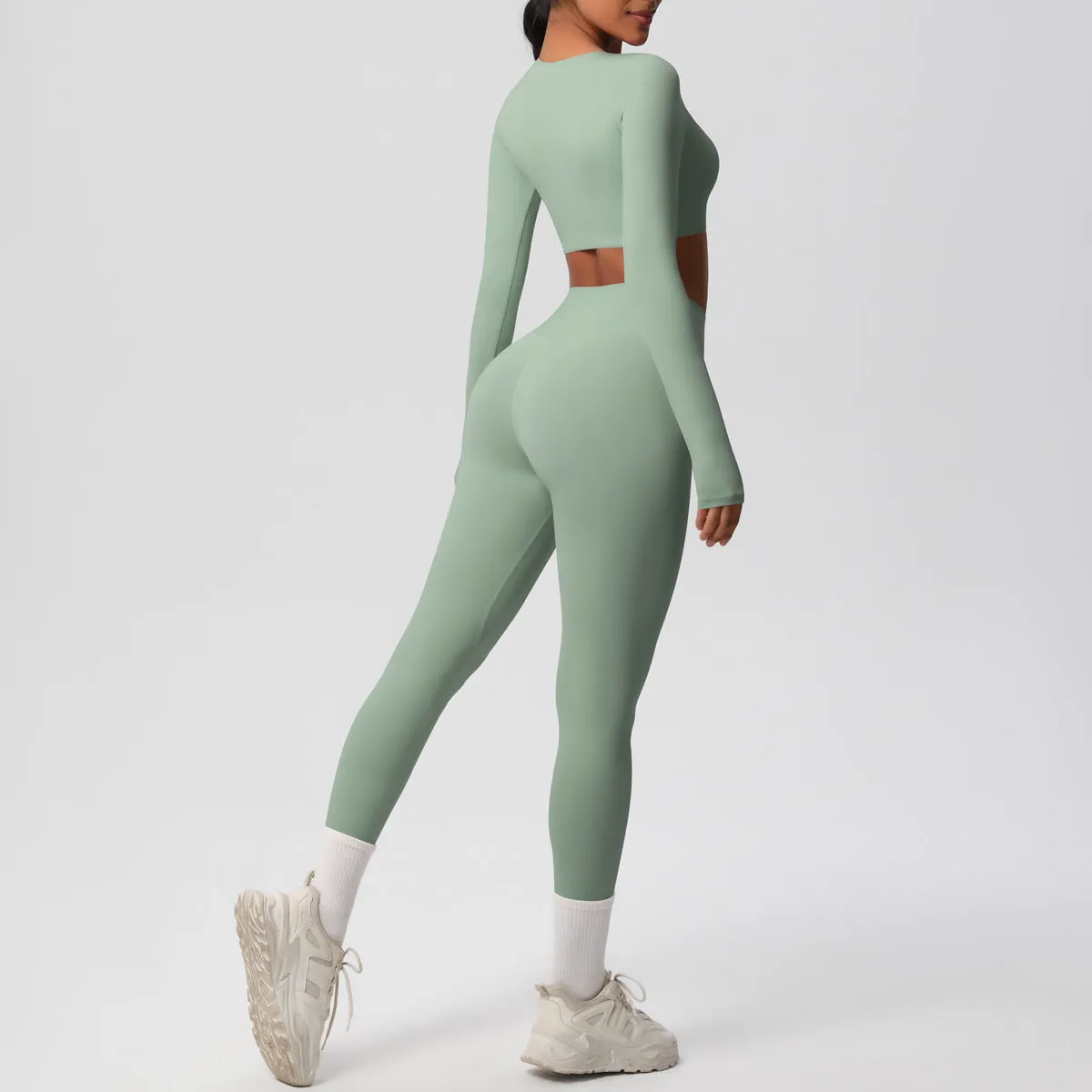 Sleek Long-Sleeve Yoga and Fitness Two-Piece Set for Active Comfort