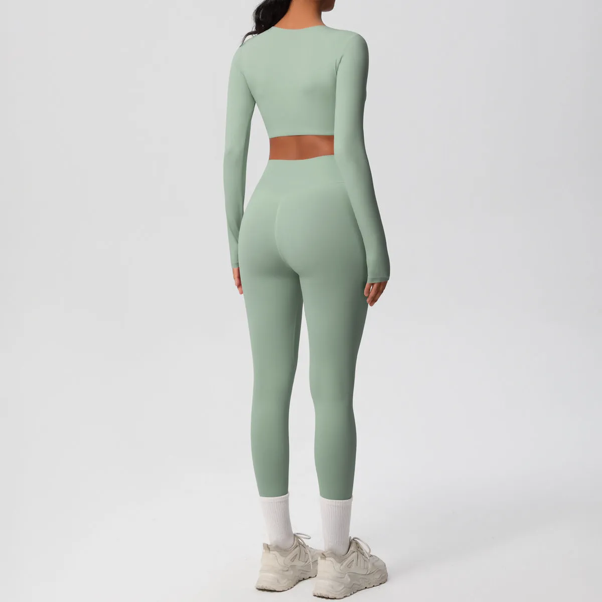 Sleek Long-Sleeve Yoga and Fitness Two-Piece Set for Active Comfort