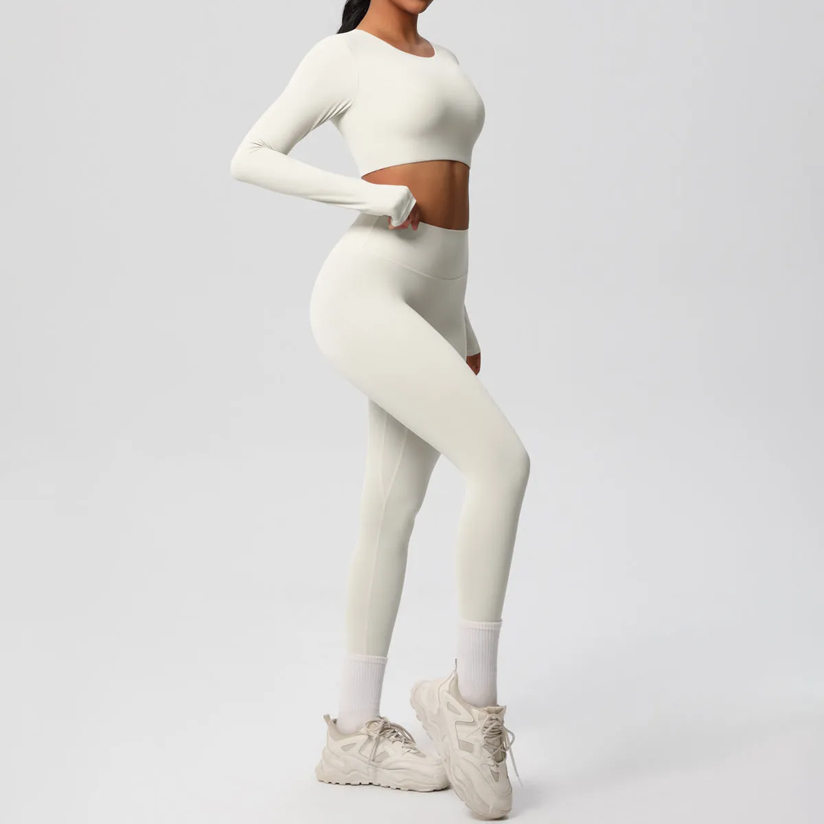Sleek Long-Sleeve Yoga and Fitness Two-Piece Set for Active Comfort