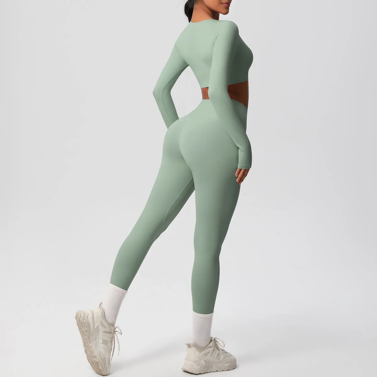 Sleek Long-Sleeve Yoga and Fitness Two-Piece Set for Active Comfort