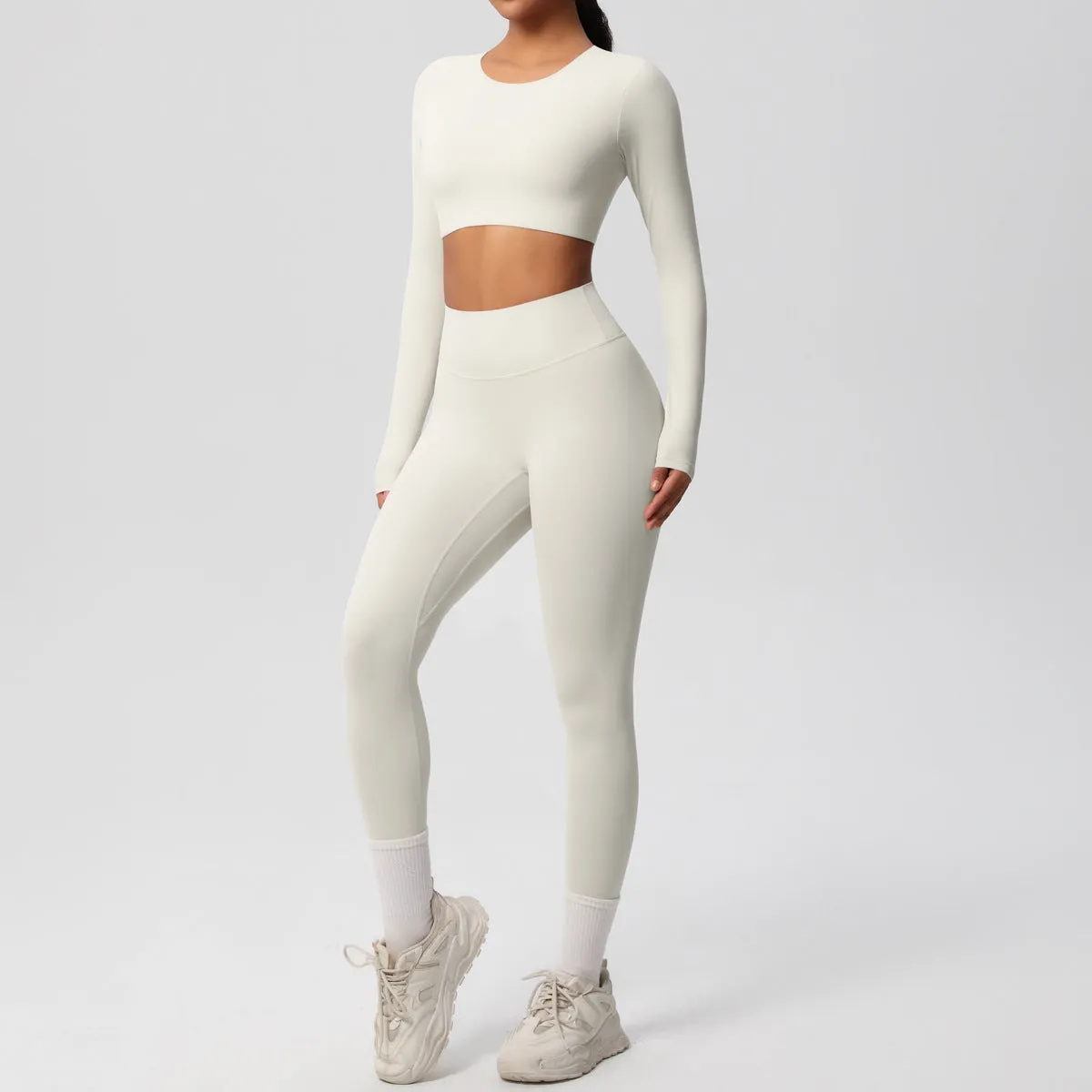 Sleek Long-Sleeve Yoga and Fitness Two-Piece Set for Active Comfort