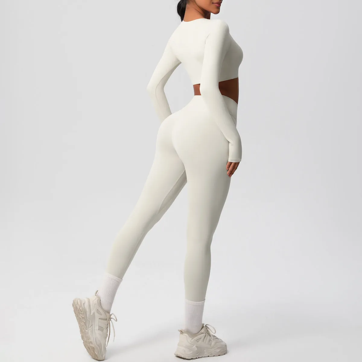 Sleek Long-Sleeve Yoga and Fitness Two-Piece Set for Active Comfort