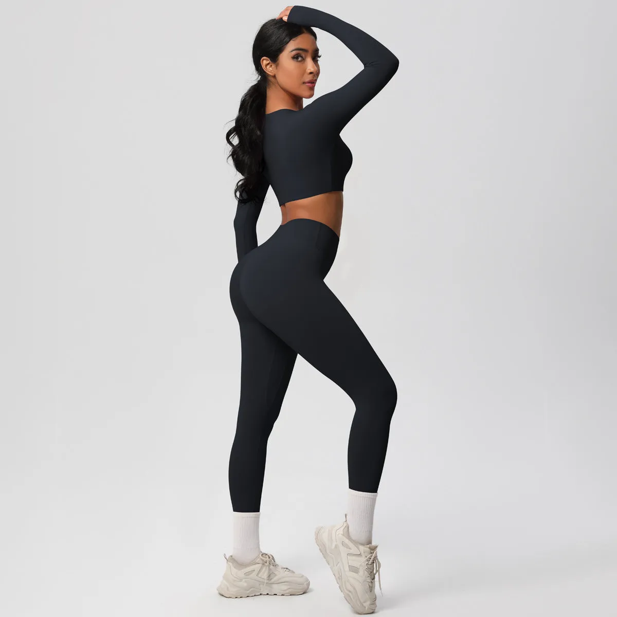 Sleek Long-Sleeve Yoga and Fitness Two-Piece Set for Active Comfort