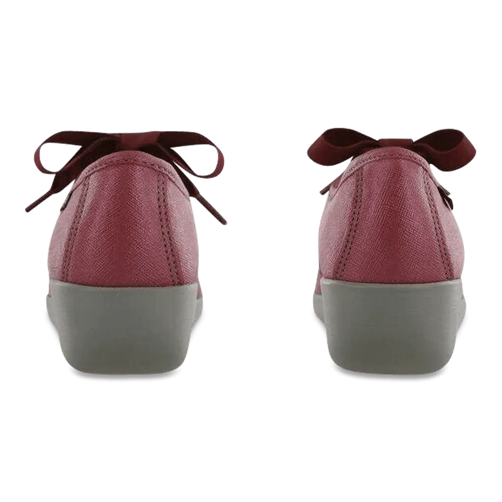 Women's Bounce Lace Up Moc in Cranberry