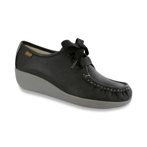 Women's Bounce Lace Up Moc in Raven