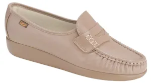 Women's Classic Slip On Loafer in Mocha