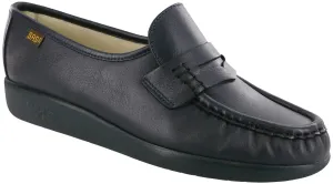 Women's Classic Slip On Loafer in Navy