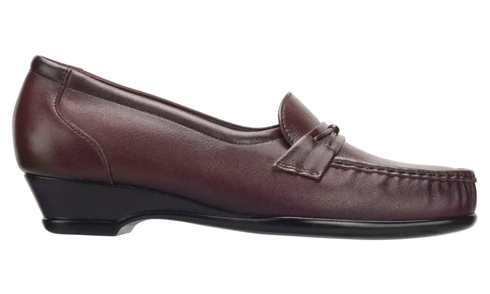 Women's Easier Slip On Loafer in Antique Wine