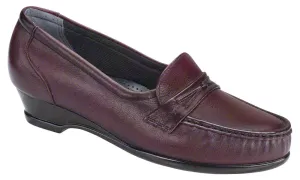 Women's Easier Slip On Loafer in Antique Wine