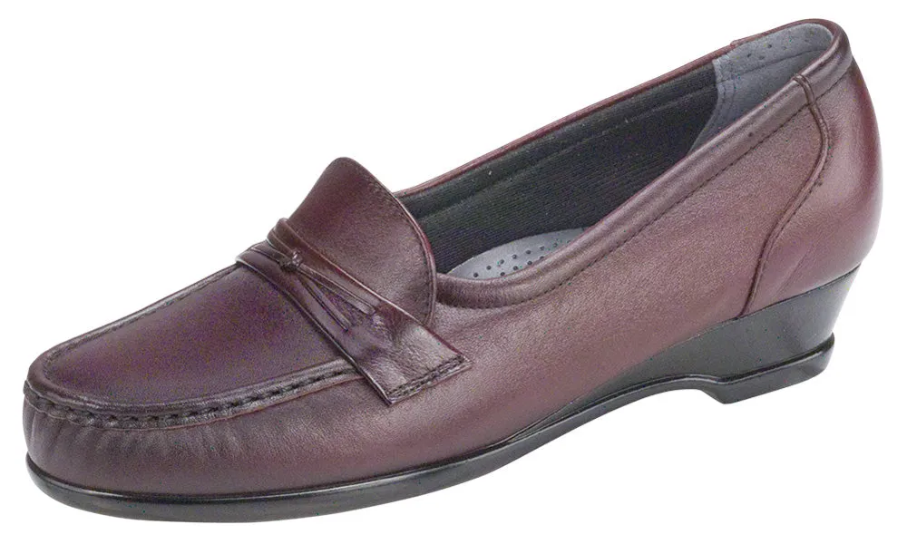 Women's Easier Slip On Loafer in Antique Wine